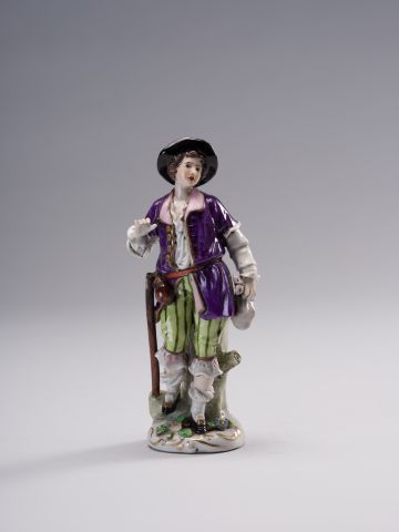 Young Man in a Hat Figurine 1