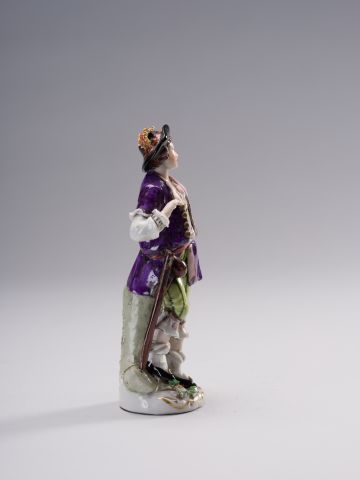 Young Man in a Hat Figurine 6