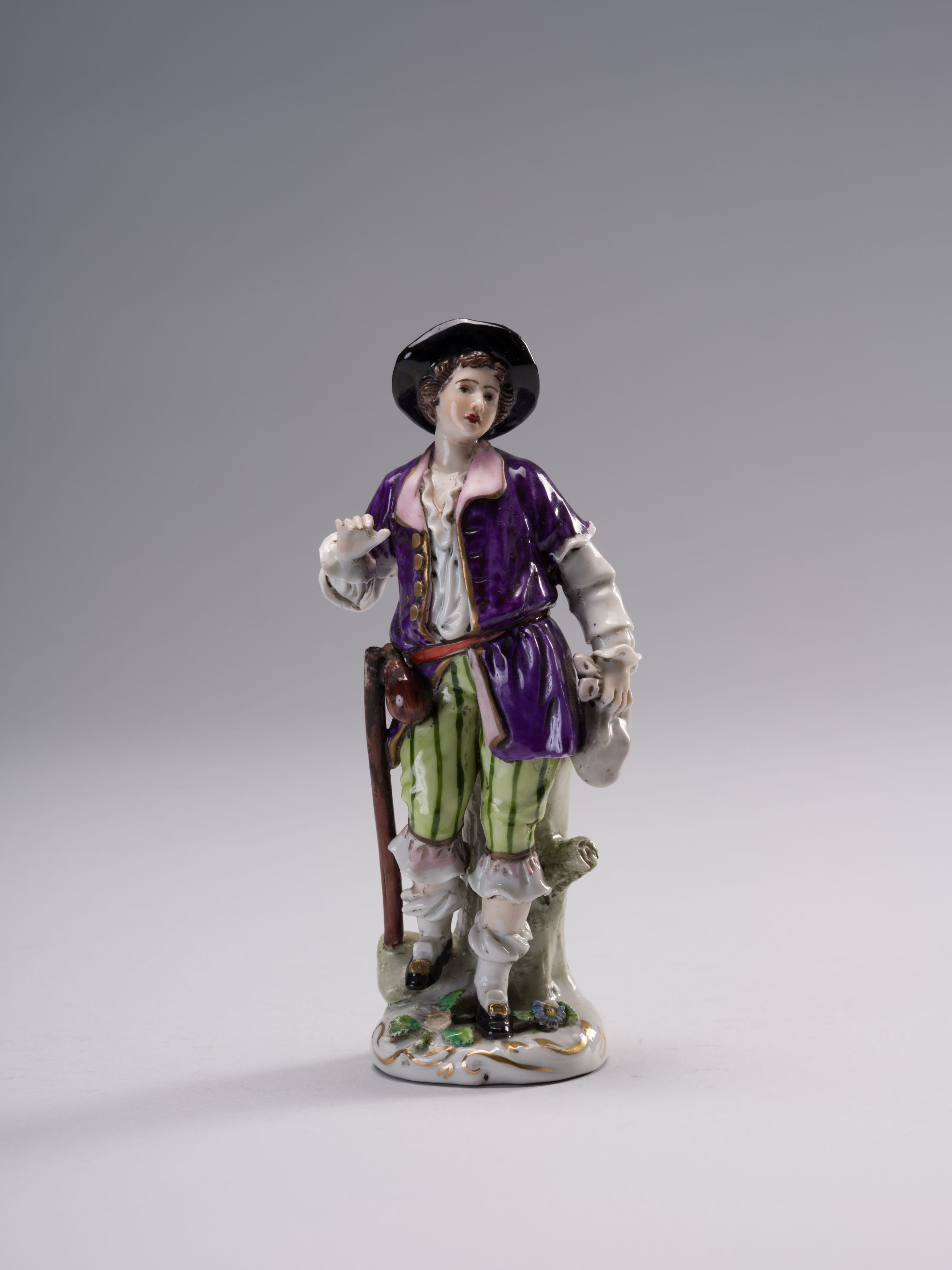 Young Man in a Hat Figurine 8
