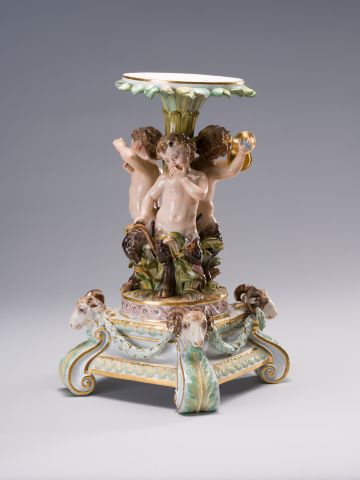 Vase Pedestal 2