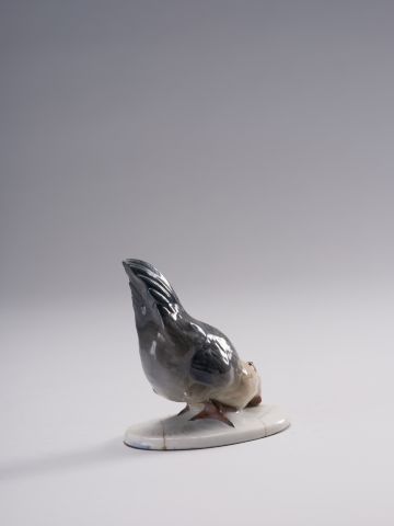 Hen Figurine 4