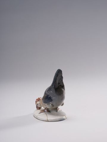 Hen Figurine 3