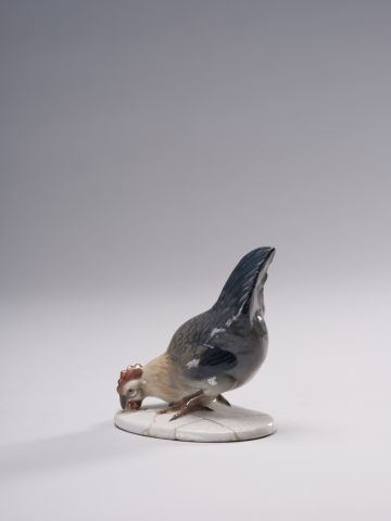 Hen Figurine 2