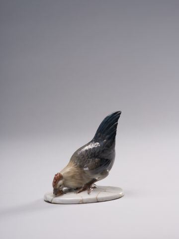 Hen Figurine 1
