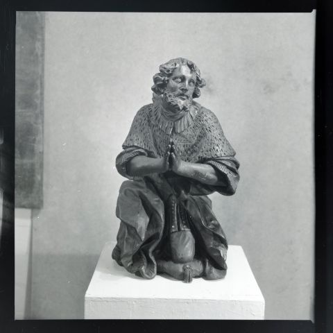 Kneeling Figure of a Saint with Raised Arms 3