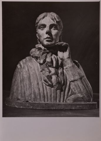 Bust of M. Konopnicka 1