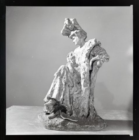 Sitting Female Figure (Lady with a Hat; Rest) 1