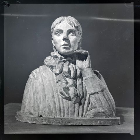 Bust of M. Konopnicka 2