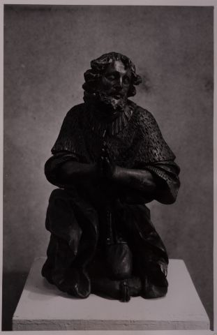Kneeling Figure of a Saint with Raised Arms 1