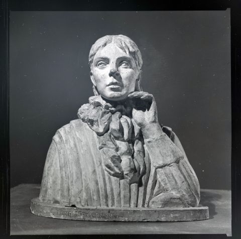 Bust of M. Konopnicka 4
