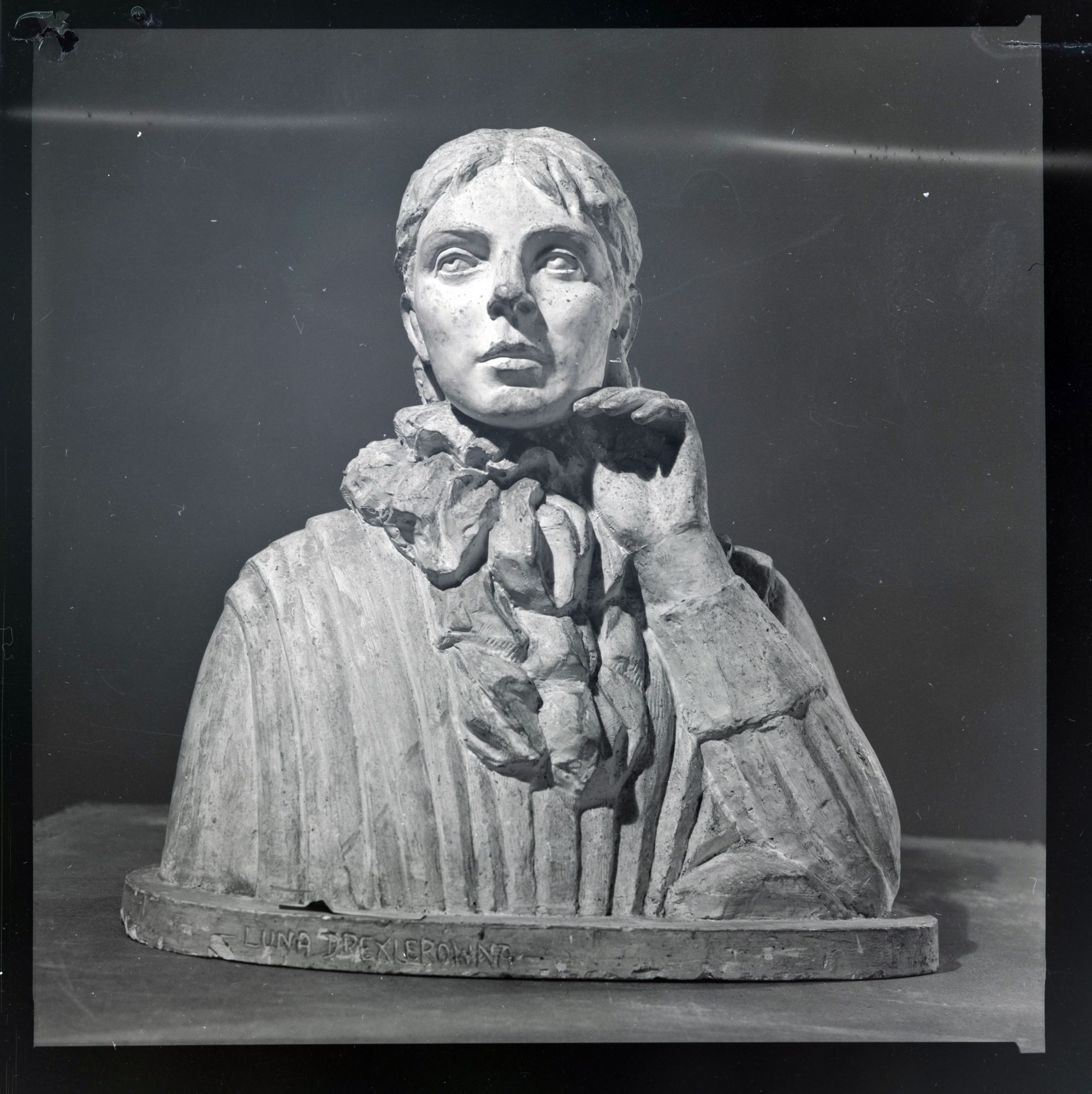 Bust of M. Konopnicka 2