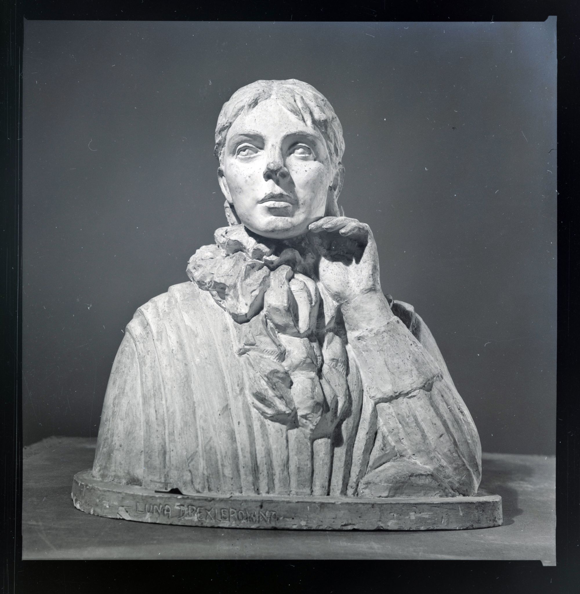 Bust of M. Konopnicka 3