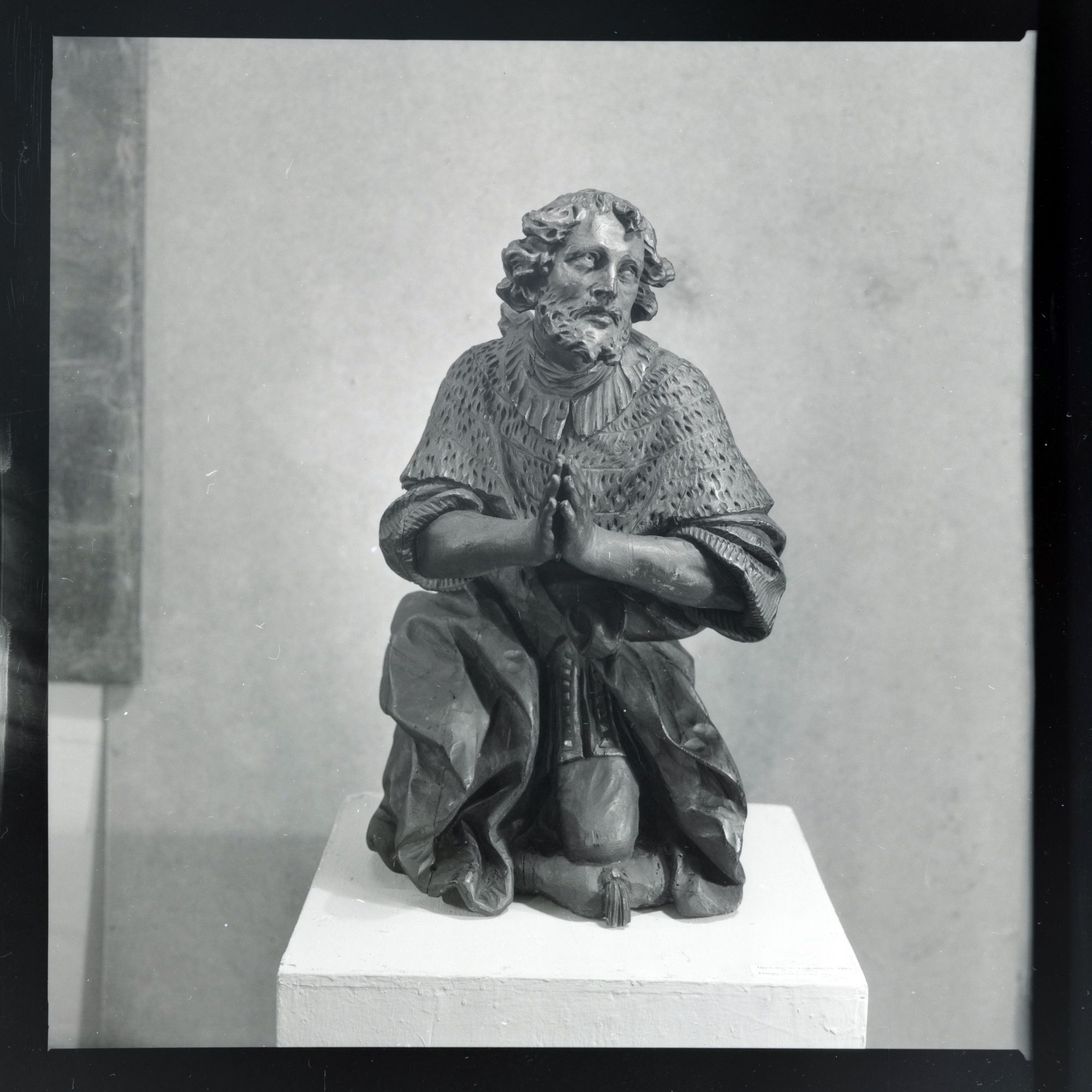 Kneeling Figure of a Saint with Raised Arms 3
