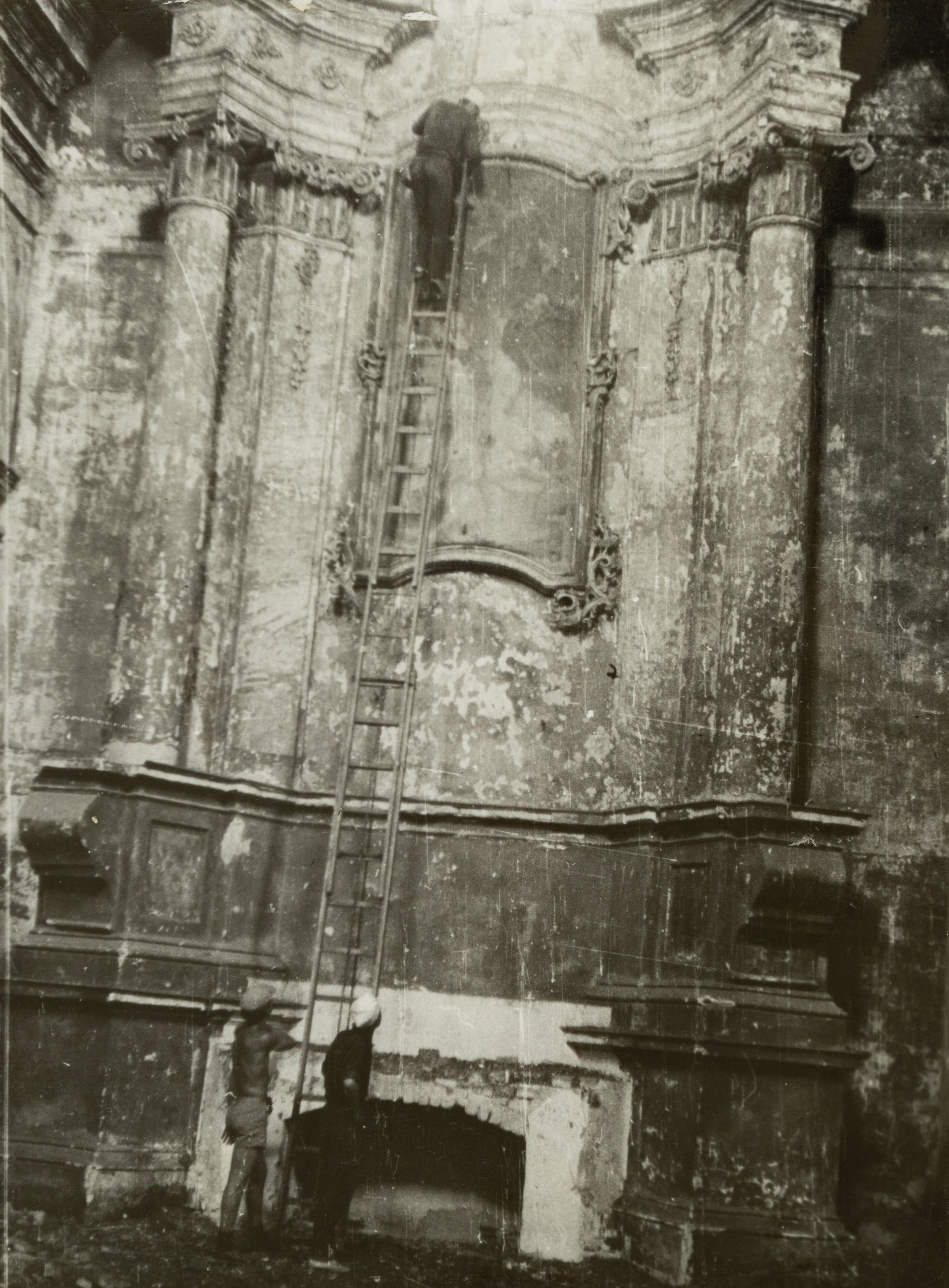 Dismantling Work in the Church Interior