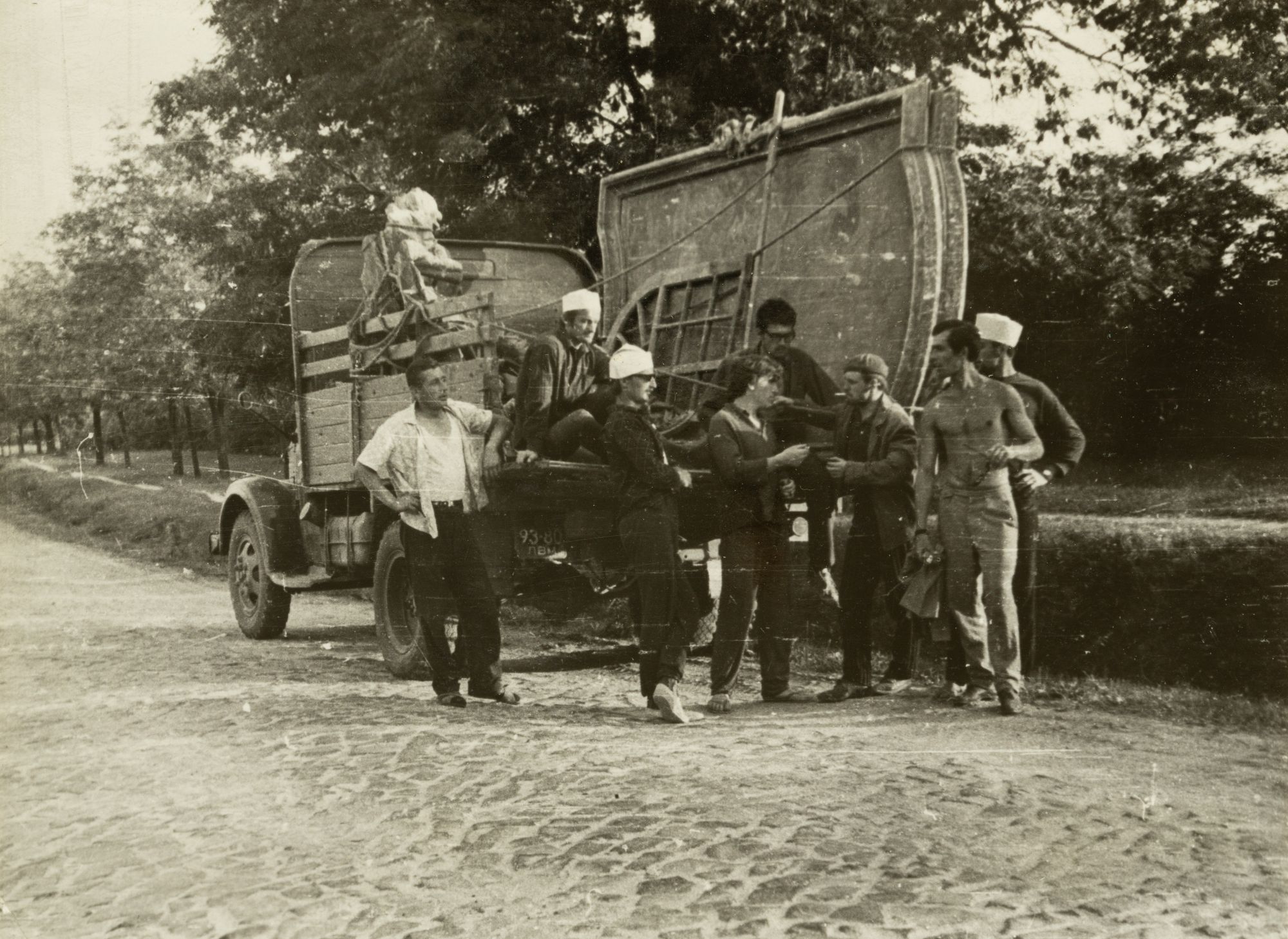 Transporting Artworks During the Expedition